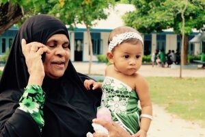 Maldivčania sú rodinne založení a milujú deti.