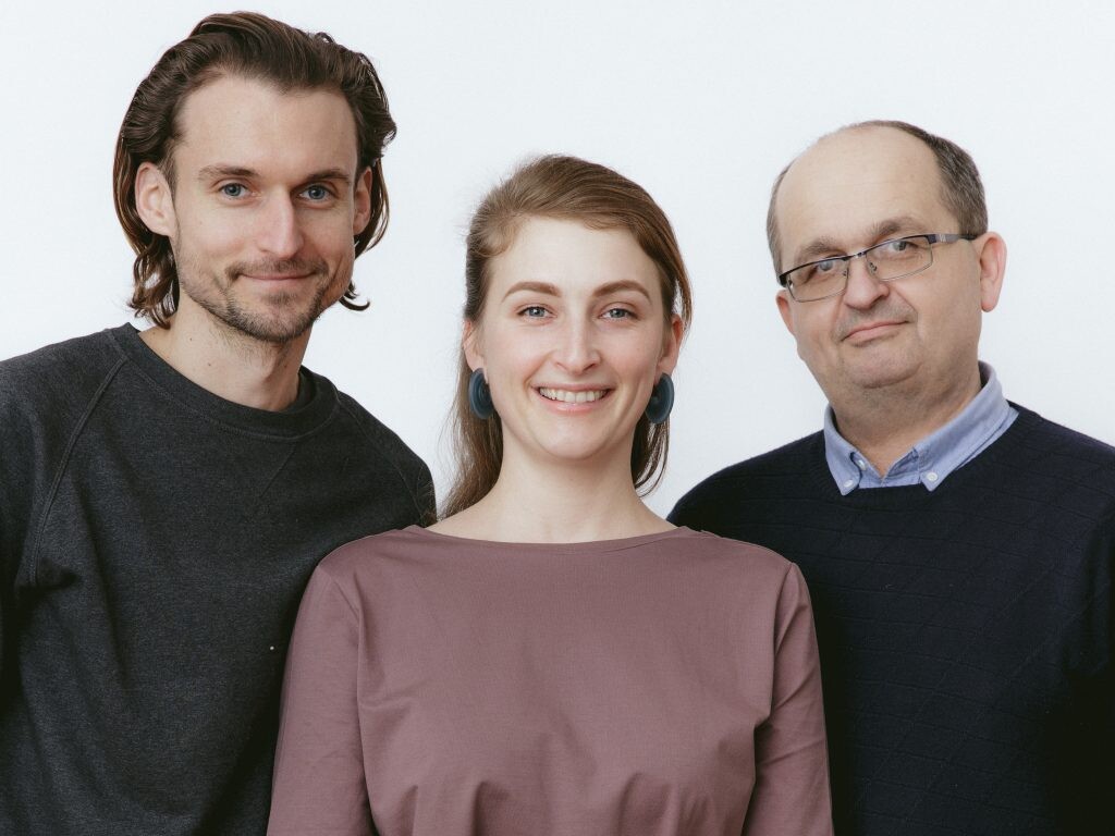 Zľava: Peter Faltus, Dominika Doniga a Jaroslav Stráňavský, ktorí stoja za značkami CHISTEE a MALINNA. 