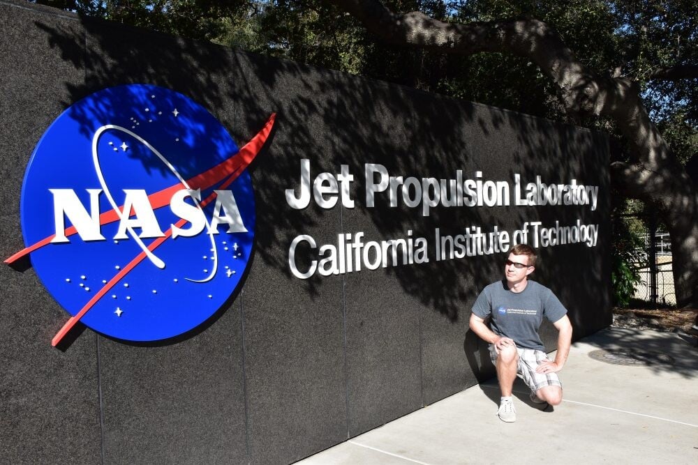 Peter Vereš, ktorý pracoval pre NASA, pre Jet Propulsion Laboratory, California Institute of Technology