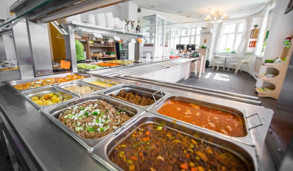 interiér reštaurácie veg life jedlo v režónoch zdravá strava 