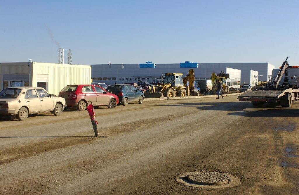 Na fotke z roku 2007 vidno výstavbu závodu Samsung v katastri obce Voderady. Práve ten prednedávnom zatvorili. FOTO TASR/Henrich Mišovič
