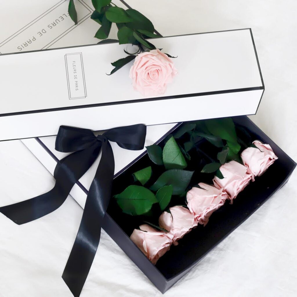 Novinkou značky Fleurs de Paris sú okrem sviečok aj stabilizované ruže so stonkami, ktoré pri správnej údržbe vydržia aj 10 rokov. Foto: archív Fleurs de Paris