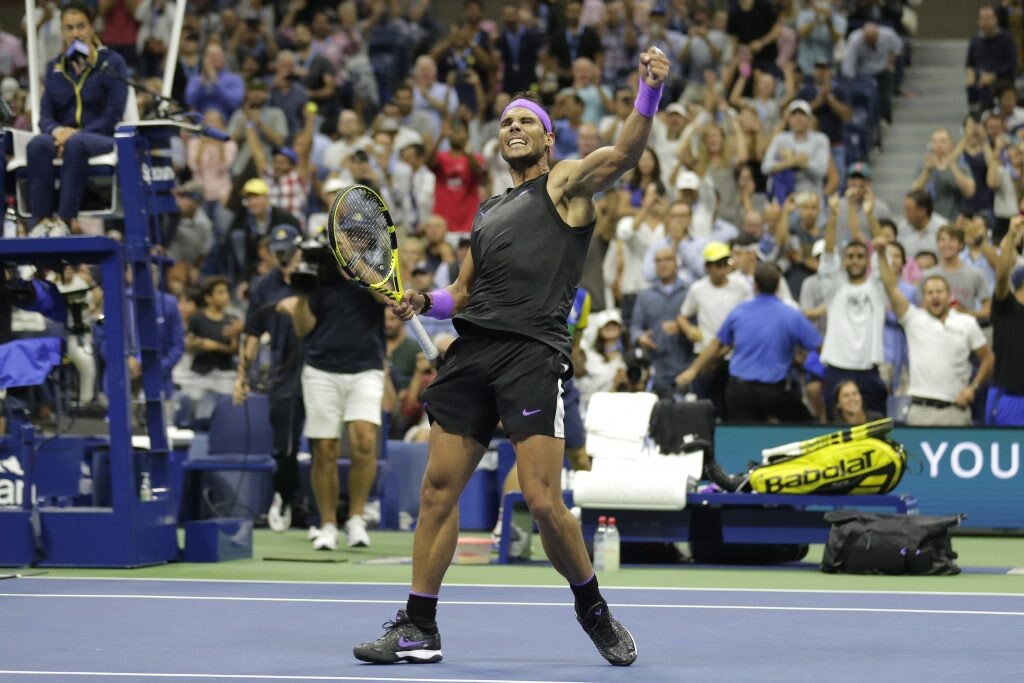 Rebríček najlepšie zarábajúcich tenistov a tenistiek ovládol Roger Federer. Tenis. Plat. Zárobok. rafael nadal