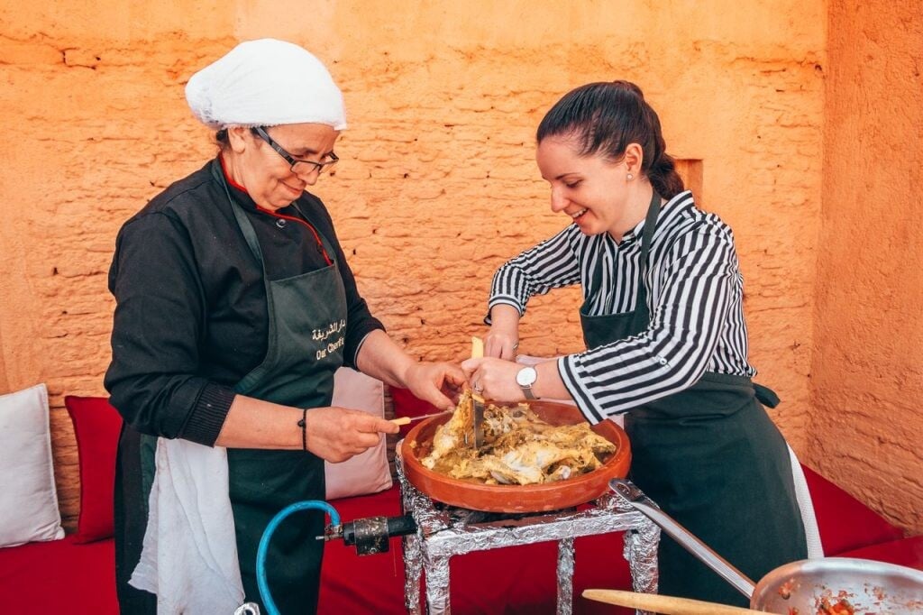 Veronika z blogu She Makes Me Travel na kurze školy varenia s miestnou ženou v marockom meste Marrákeš.