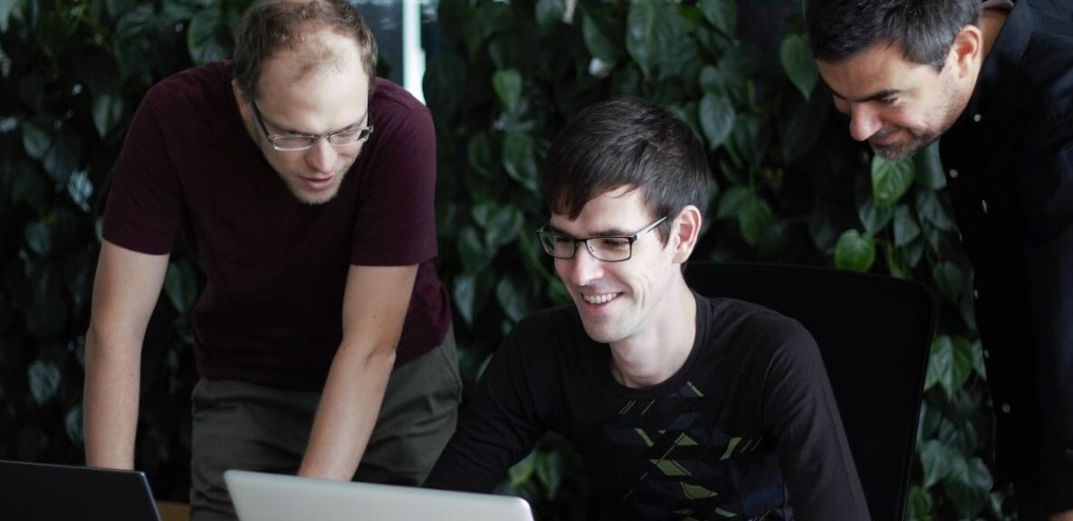 Súčasťou tímu startupu Nettle je (zľava) Marek Košta, Peter Galiovský a Andrej Greguš.