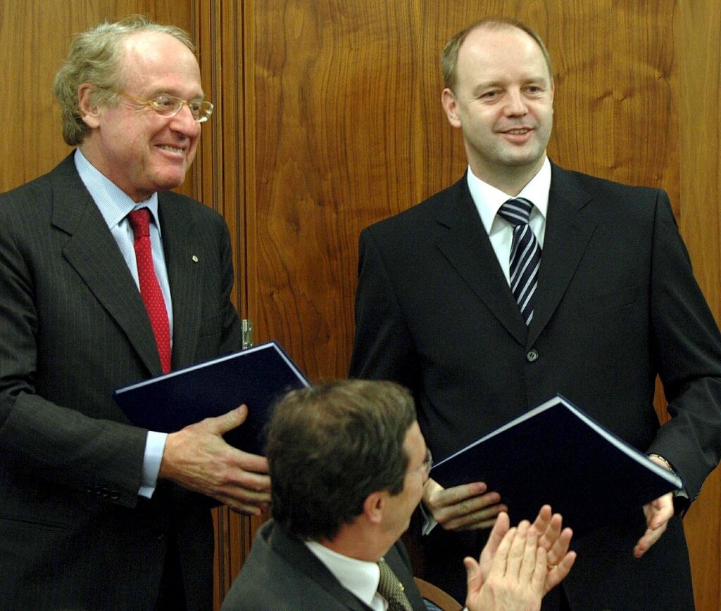 Pavol Rusko pri podpise so spoločnosťou Enel
