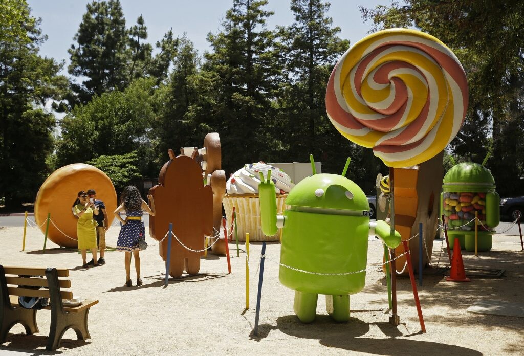 Sochy jednotlivých verzií Androidu pri centrále Googlu. 