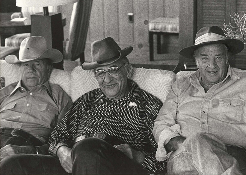 John Bugas (vľavo), Max Fisher a Henry Ford II na Bugasovom ranči vo Wyomingu.