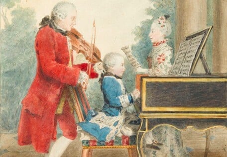 Sedemročný Mozart so sestrou a prísnym otcom na obraze Louisa Carrogisa Carmontelleho.